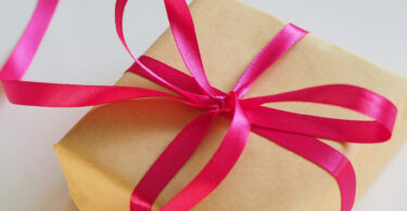 10 idées de cadeaux rigolos pour femme à moins de 10€