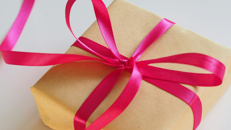 10 idées de cadeaux rigolos pour femme à moins de 10€