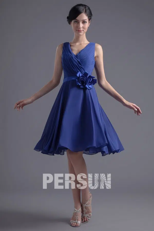 Robe courte de soirée bleue pour assister à un mariage