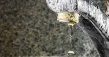 Comment éliminer le calcaire de l'eau du robinet ?