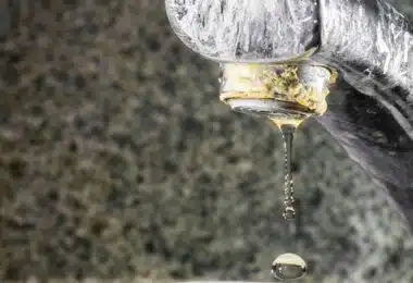 Comment éliminer le calcaire de l'eau du robinet ?