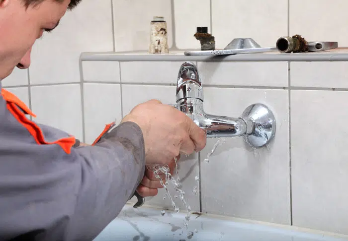 arrêter une douche qui goutte