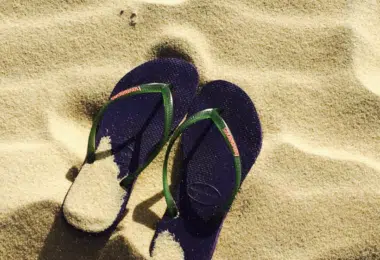 sandales dans le sable