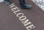 Un tapis avec logo pour personnaliser l'entrée de votre entreprise