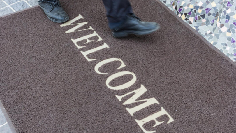 Un tapis avec logo pour personnaliser l'entrée de votre entreprise